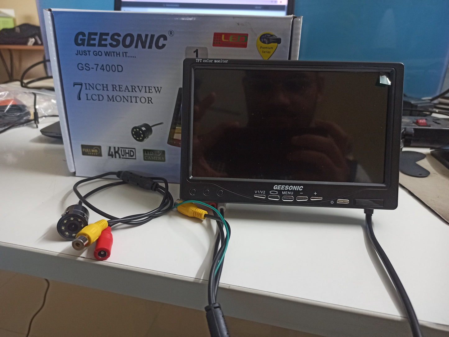 GEESONIC GS-7400D Reverse camera with 7-Inch LCD Monitor